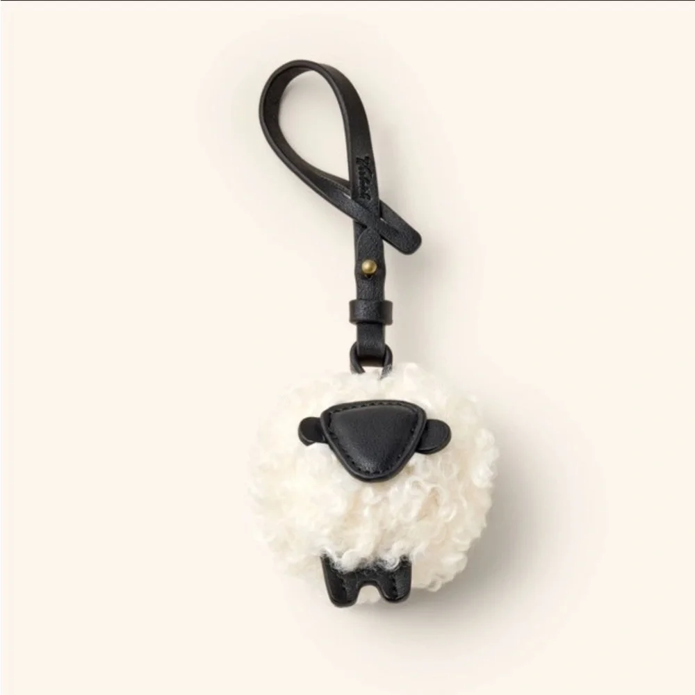 ⌛️expiring LAST ONE⌛️NWT Woolrich x Target Adorable Sheep-Shaped Bag Charm - Picture 1 of 4